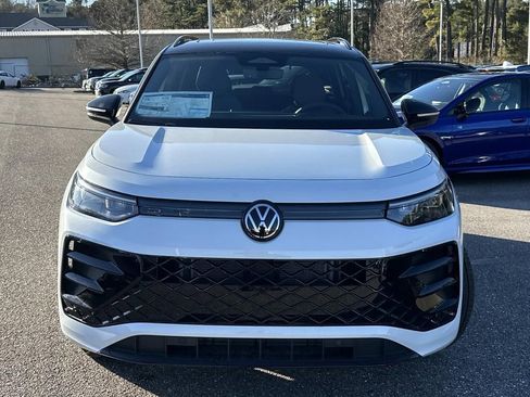New 2026 Volkswagen Tiguan SE R-Line AWD/4WD image 2