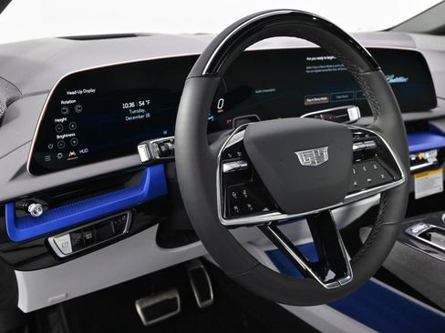 New 2026 Cadillac Optiq Luxury 2 image 11