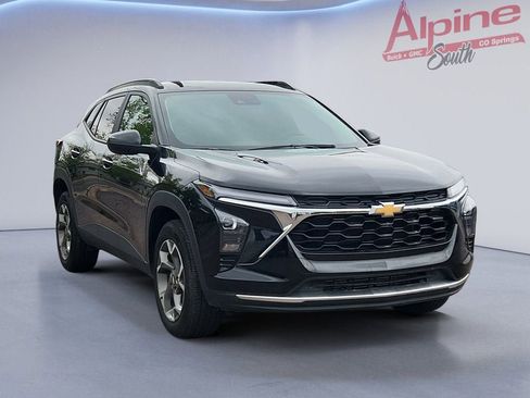 Certified 2025 Chevrolet Trax LT w/ LT Convenience Package FWD image 7
