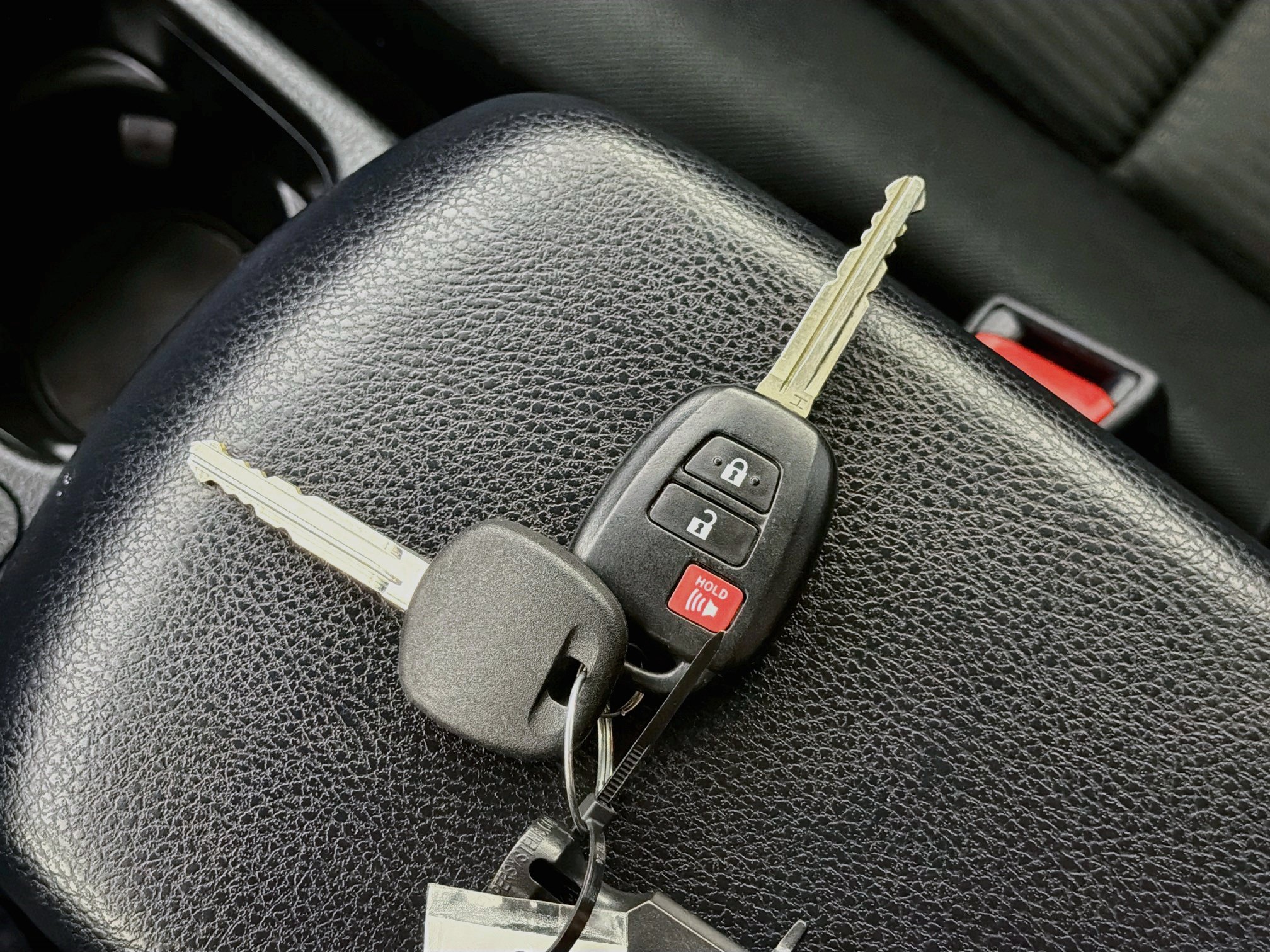 Used 2018 Toyota RAV4 LE w/ All Weather Liner Package FWD image 24