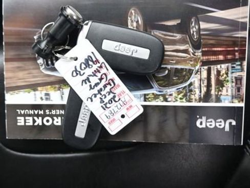 Used 2021 Jeep Cherokee Latitude Plus image 10