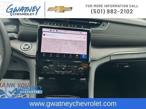 Used 2023 Jeep Grand Cherokee Overland w/ Luxury Tech Group IV AWD/4WD image 17