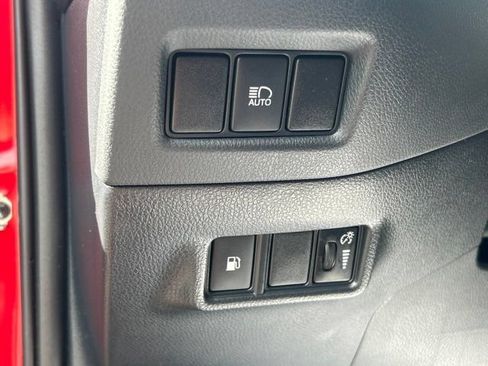 Used 2021 Toyota C-HR XLE FWD image 21