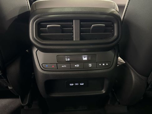 Used 2025 Honda Pilot Touring image 25