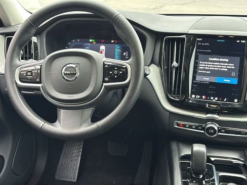Certified 2025 Volvo XC60 B5 Plus AWD/4WD image 7