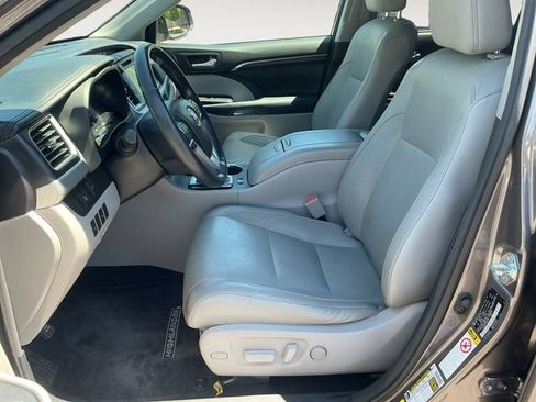 Used 2015 Toyota Highlander Limited AWD/4WD image 9