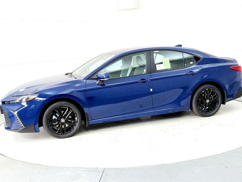 New 2026 Toyota Camry SE image 3