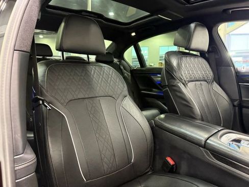 Used 2017 BMW 750i xDrive image 26