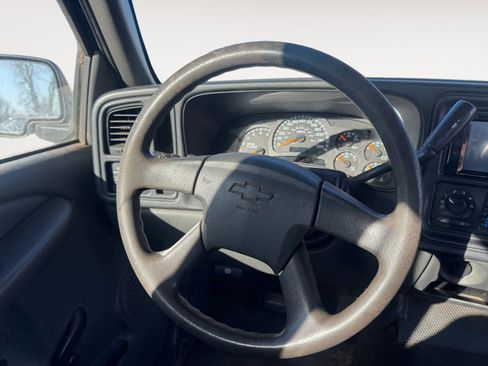 Used 2004 Chevrolet Silverado 2500 W/T image 12