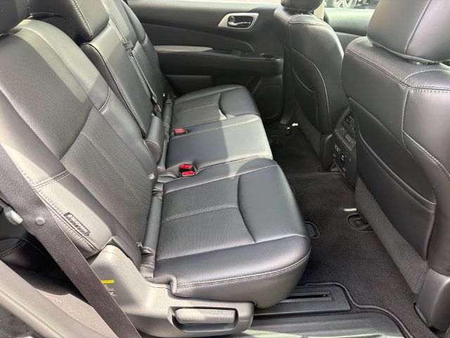 Used 2019 Nissan Pathfinder Platinum AWD/4WD image 16