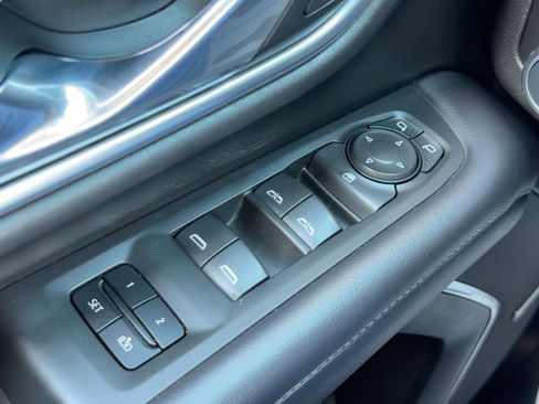 Used 2021 Chevrolet Suburban LT image 11