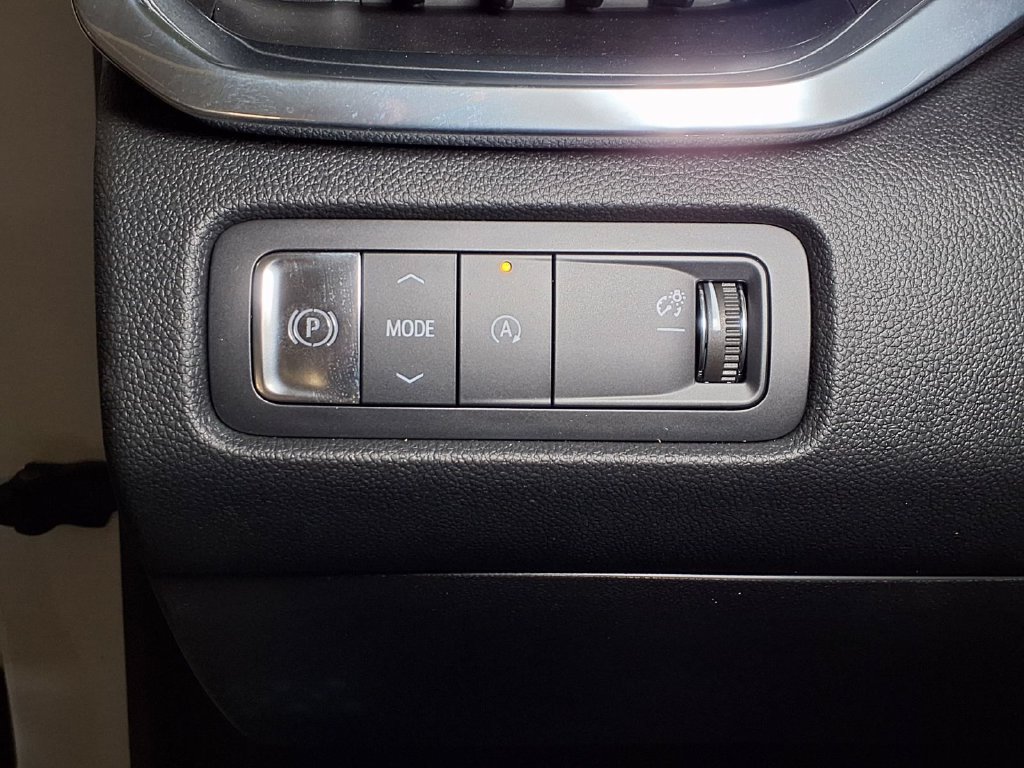 Used 2026 GMC Acadia Elevation w/ Elevation Premium Package FWD image 17