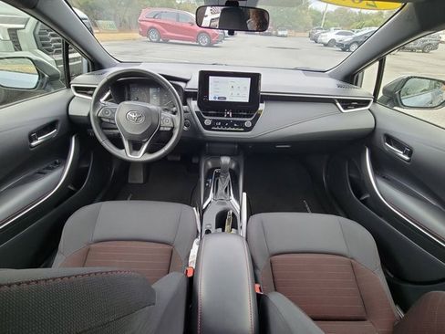 Used 2023 Toyota Corolla SE image 2