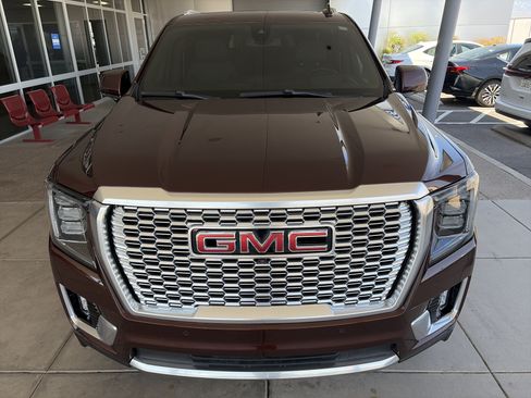 Used 2022 GMC Yukon XL Denali AWD/4WD image 2