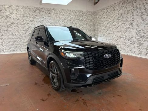 Used 2025 Ford Explorer ST-Line w/ Premium Package RWD image 1