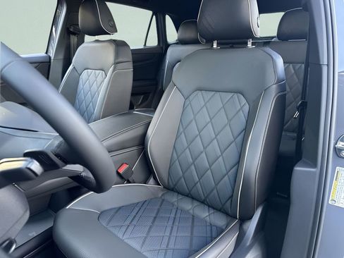 New 2026 Volkswagen Atlas Cross Sport SEL Premium R-Line AWD/4WD image 11