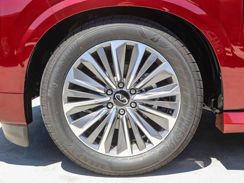 New 2025 INFINITI QX80 Luxe image 11