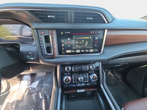 Used 2023 GMC Yukon Denali Ultimate AWD/4WD image 21