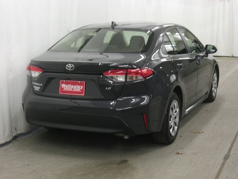 Used 2023 Toyota Corolla LE image 6