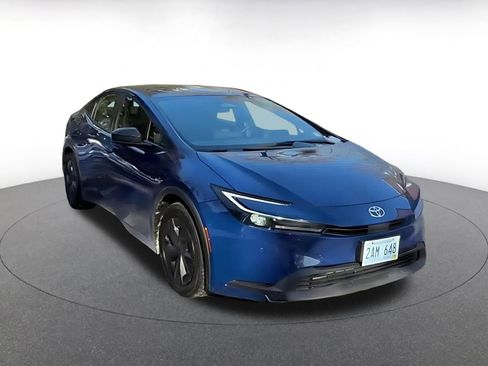 Used 2025 Toyota Prius LE image 3