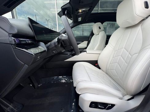 Used 2024 BMW i5 eDrive40i w/ Convenience Package image 16