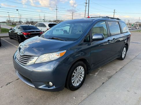 Used 2016 Toyota Sienna XLE Premium image 5
