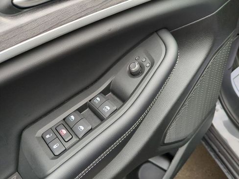 Used 2025 Jeep Grand Cherokee L Limited w/ Black Appearance Package image 13