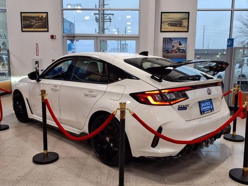 Used 2024 Honda Civic Type R image 7