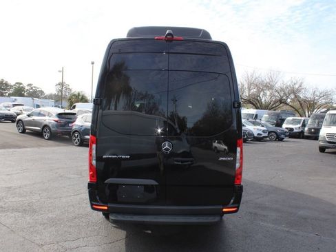 Used 2024 Mercedes-Benz Sprinter 2500 image 12