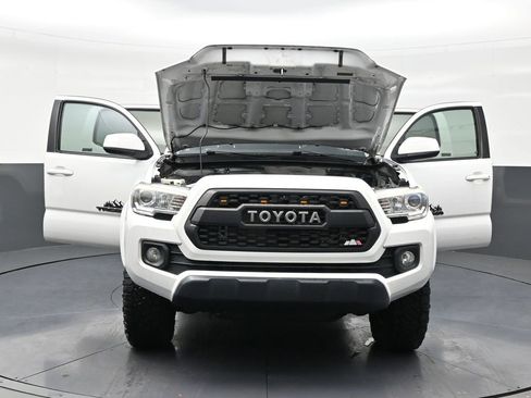 Used 2019 Toyota Tacoma SR5 image 33
