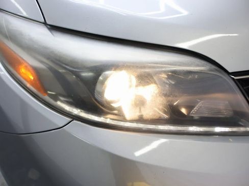 Used 2018 Toyota Sienna SE image 28