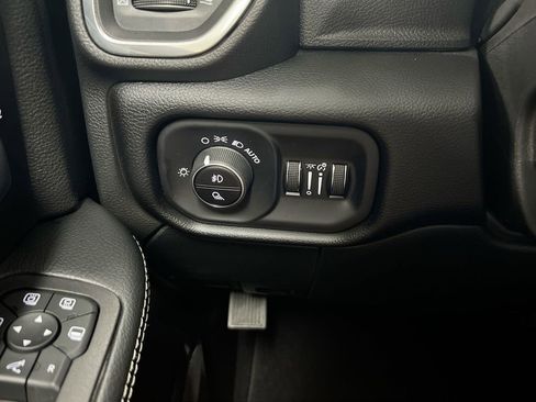 New 2026 RAM 2500 Laramie AWD/4WD image 17