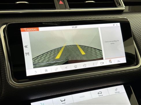 Used 2020 Land Rover Range Rover Velar R-Dynamic S image 17