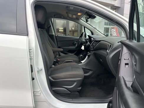 Used 2022 Chevrolet Trax LS w/ Tint and Cruise Package image 27