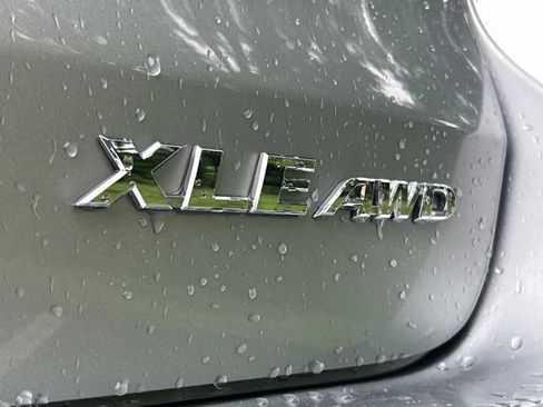Used 2019 Toyota Highlander XLE AWD/4WD image 15