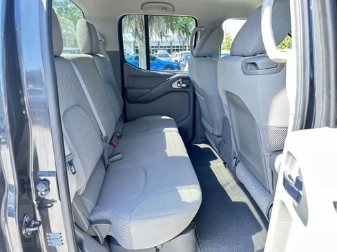 Used 2011 Nissan Frontier SV w/ SV Premium Utility Pkg RWD image 16