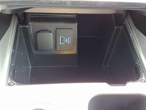 Used 2023 Ford Explorer XLT AWD/4WD image 21