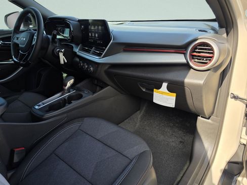 New 2026 Chevrolet Trax RS w/ Sunroof Package FWD image 17