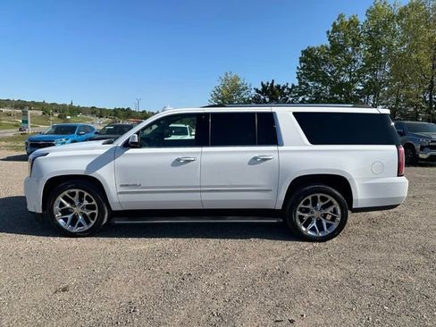 Used 2020 GMC Yukon XL Denali w/ Denali Ultimate Package AWD/4WD image 3