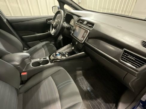 Used 2025 Nissan Leaf SV Plus image 14