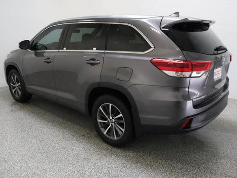 Used 2018 Toyota Highlander XLE FWD image 9