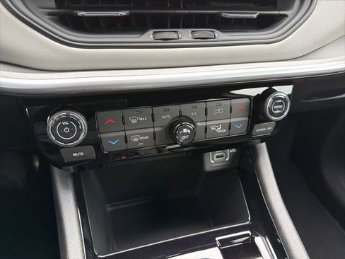 New 2026 Jeep Compass Limited AWD/4WD image 14