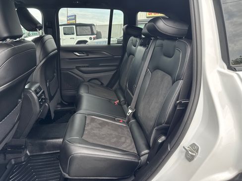 Used 2024 Jeep Grand Cherokee Altitude AWD/4WD image 6