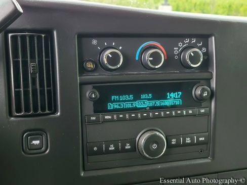 Used 2025 Chevrolet Express 3500 LT w/ LT Preferred Equipment Group RWD image 17