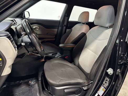 Used 2017 Kia Soul FWD image 20