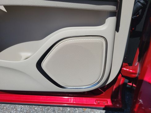 Used 2020 Lincoln Nautilus FWD w/ Equipment Group 101A image 19