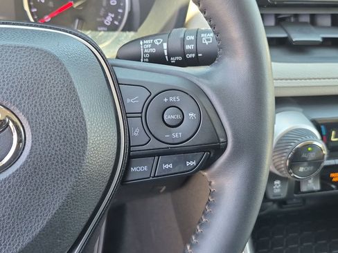 Used 2020 Toyota RAV4 XLE w/ XLE Grade Weather Package AWD/4WD image 20