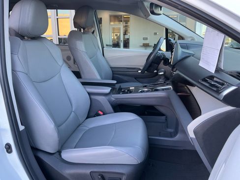 Used 2023 Toyota Sienna XLE w/ XLE Plus Package image 19