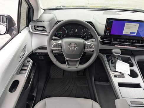 New 2026 Toyota Sienna XLE FWD image 16