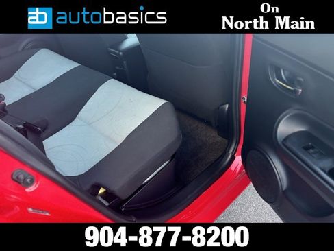 Used 2015 Toyota Prius C Two image 9